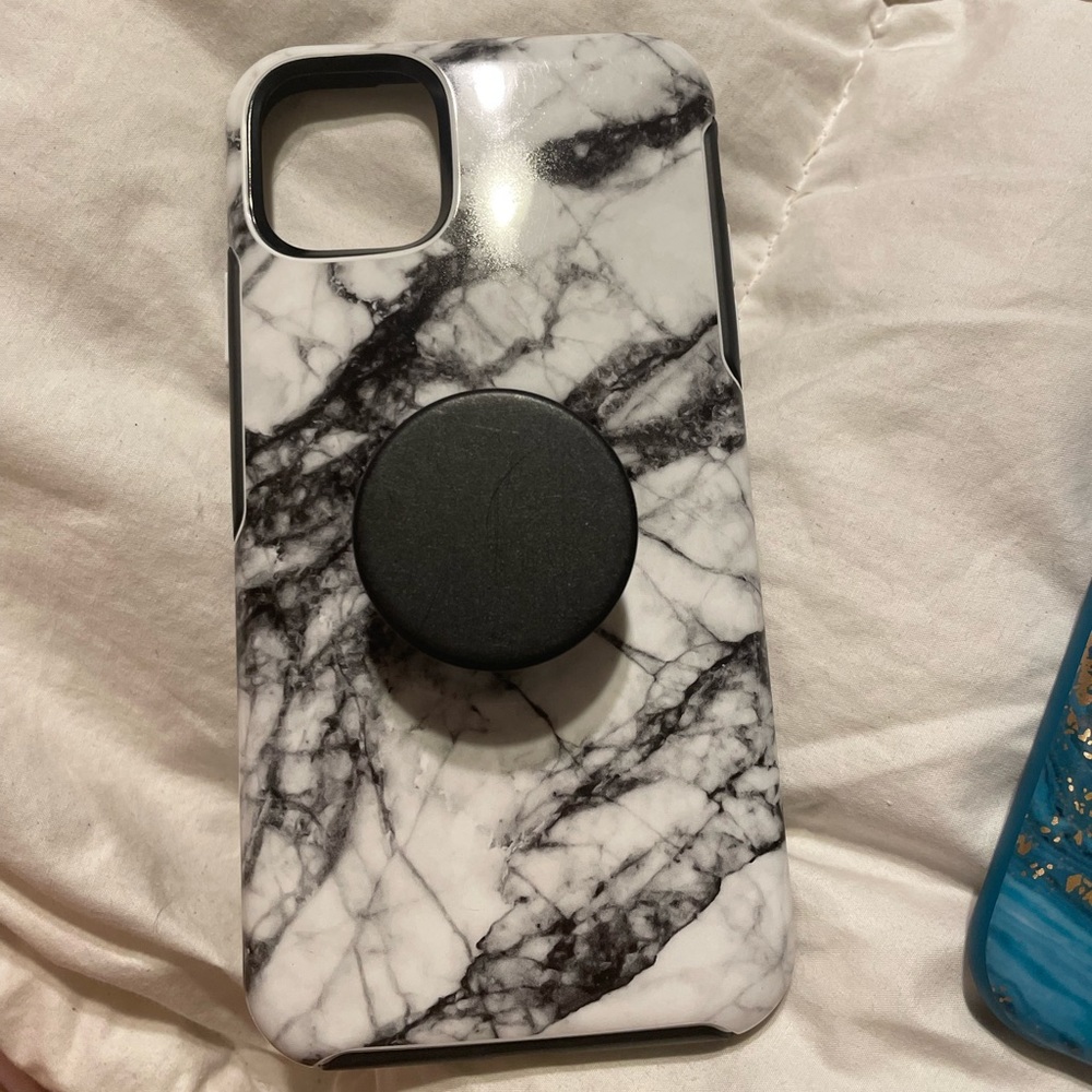 iPhone 11 Pro Max otter box with pop socket attached.